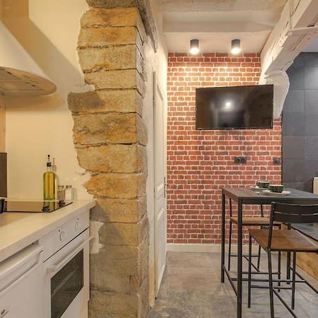 Industrial-Style Studio With Bathtub, Vieux-ลียง ภายนอก รูปภาพ