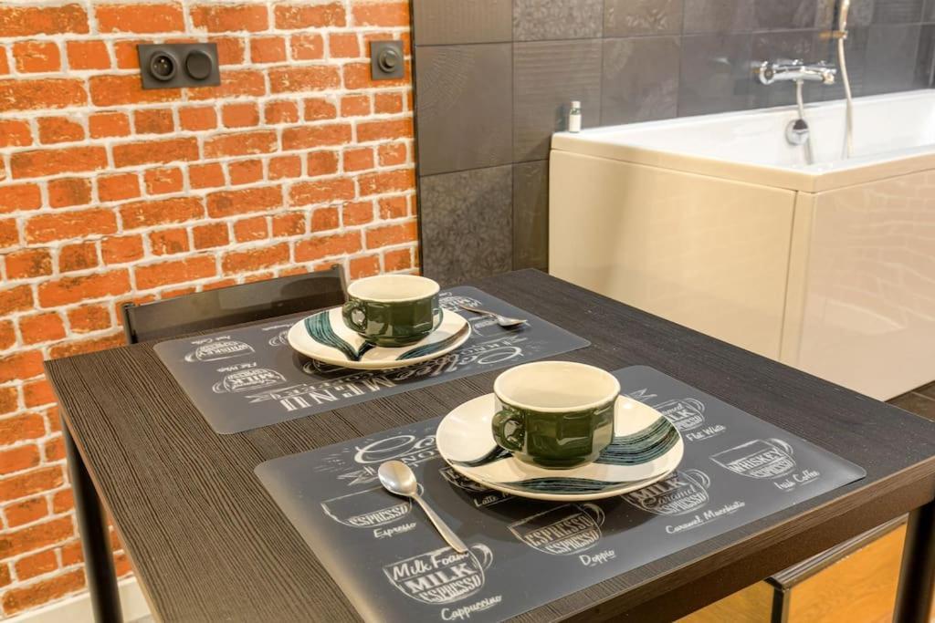 Industrial-Style Studio With Bathtub, Vieux-ลียง ภายนอก รูปภาพ
