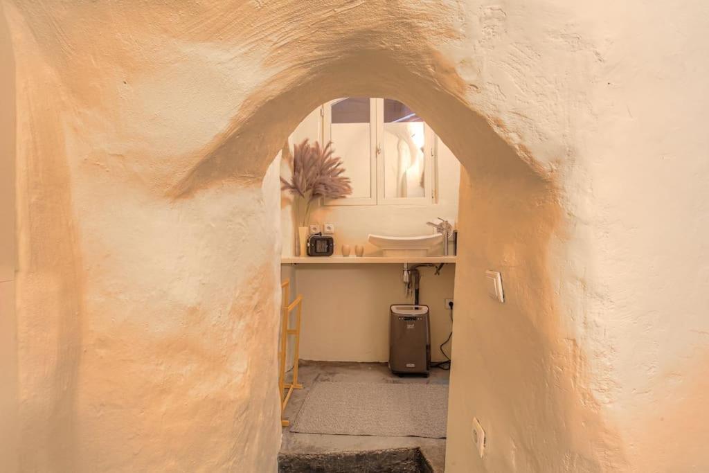 Industrial-Style Studio With Bathtub, Vieux-ลียง ภายนอก รูปภาพ