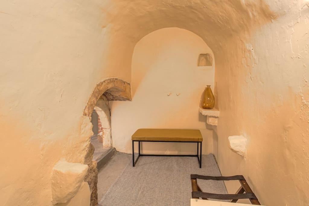 Industrial-Style Studio With Bathtub, Vieux-ลียง ภายนอก รูปภาพ